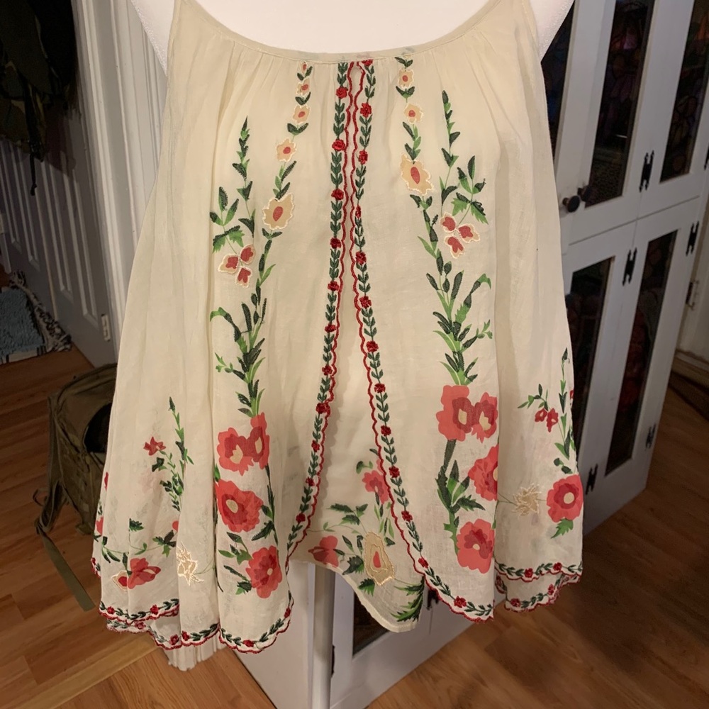 Embroidered Tank - Picture 3 of 16